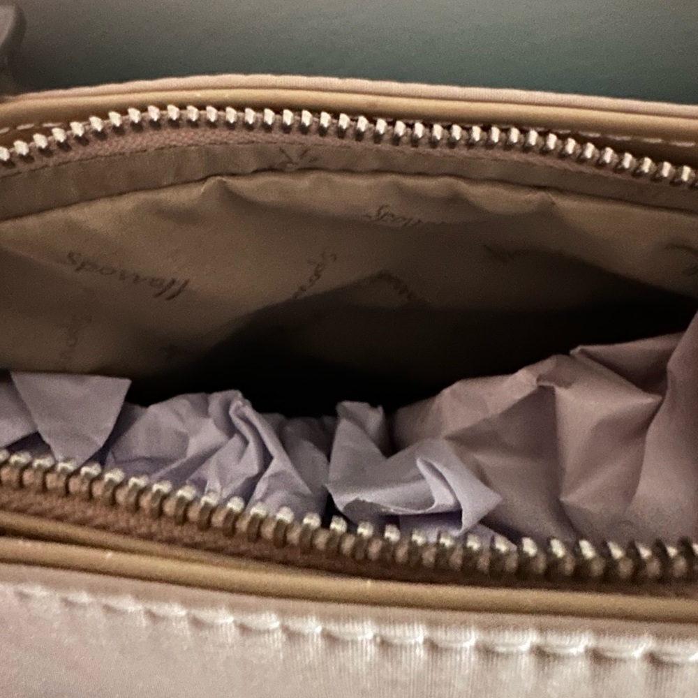 Harrods of London Zipper Tote - Picture 8 of 9